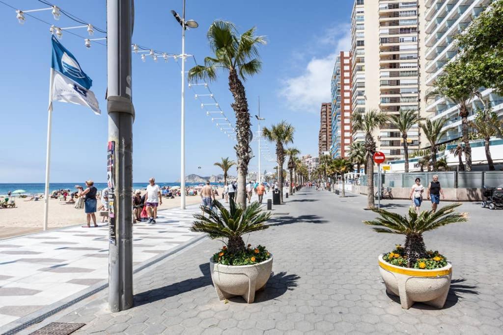 Levante Beach Front Of The Sea Estacha Benidorm Kültér fotó